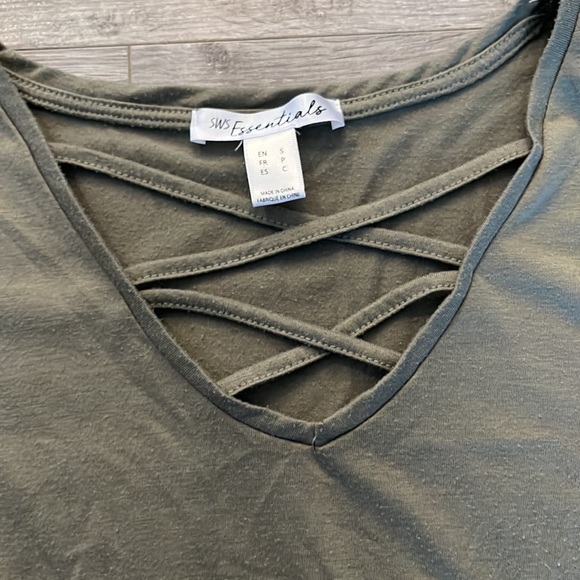 SWS Essentials green shirt - Picture 5 of 6